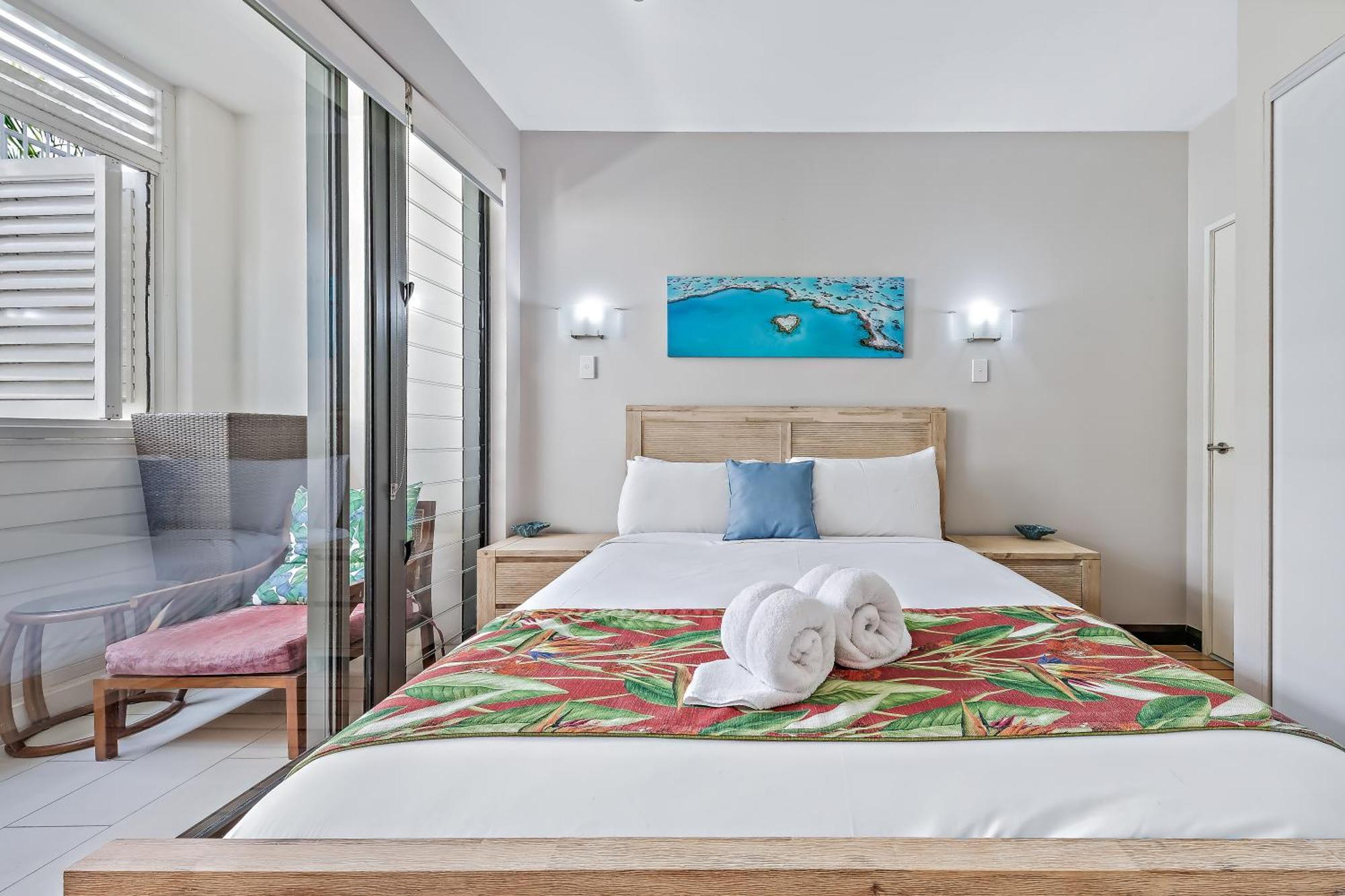Апартаменты Seas The Day At The Marina Эйрли-Бич Экстерьер фото